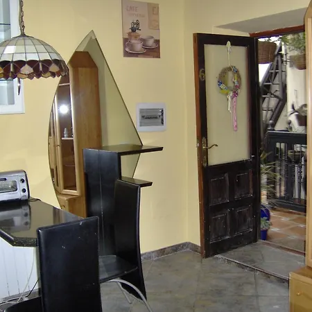 Günstiges An Der Straße Apartment